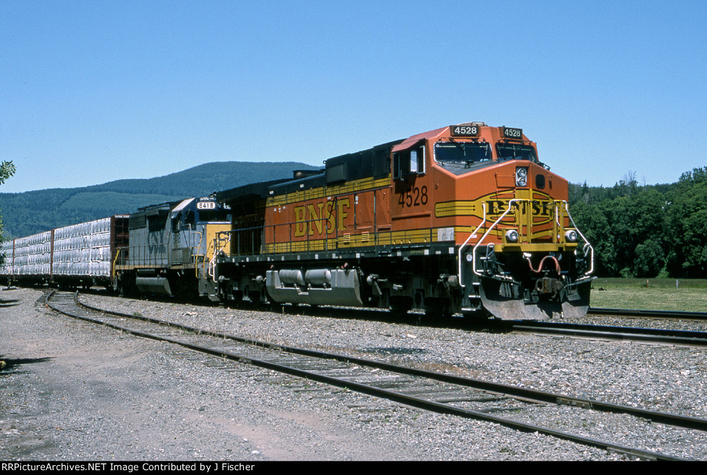 BNSF 4528